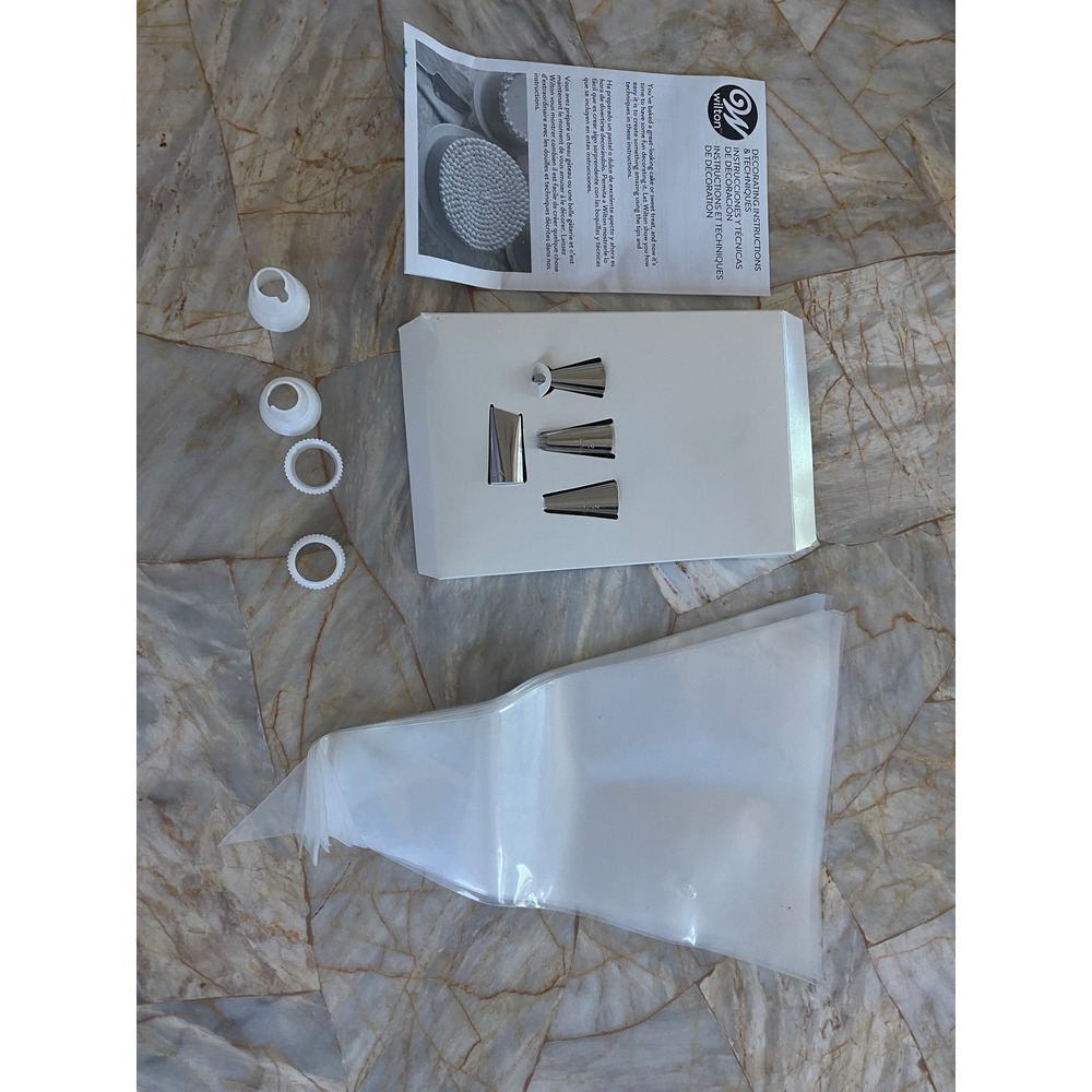 Wilton Cake Decorating Set 19pc‎ 4 Tips 12 Bags 2 Couplers Instruction Sheet